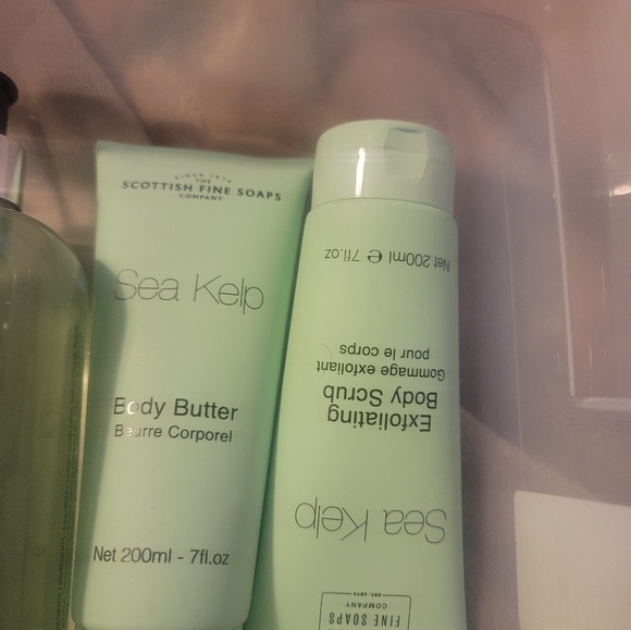 Scottish Fine Soaps Sea Kelp 5pc Bundle: BodyButter+HandWash+ BodyScrub+Pouf+Oil - Picture 5 of 13